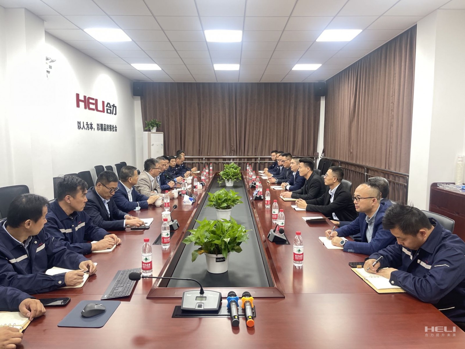 与上海ug环球昆山、嘉定分公司员工交流座谈.jpg
